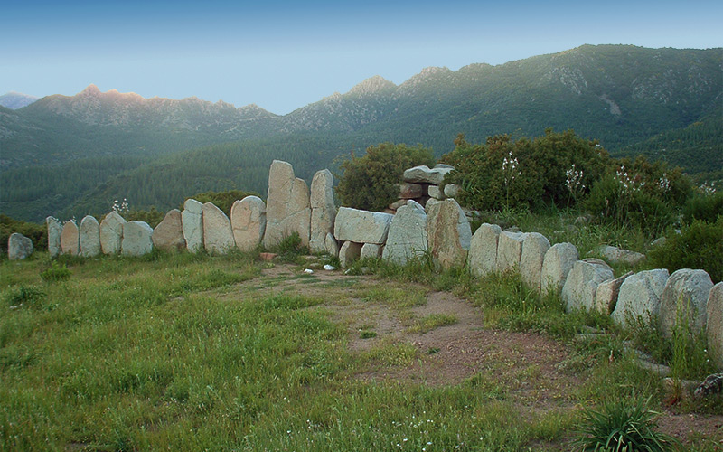 Tombe dei Giganti di Osono a Triei - Sardegna Tombe dei Giganti di Osono a Triei - Sardegna